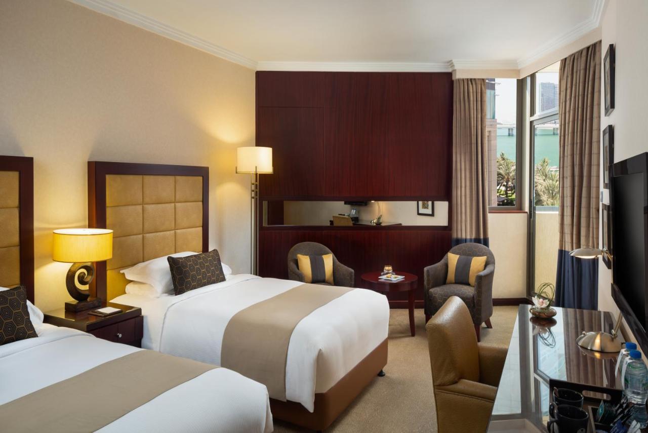 Beach Rotana - Абу Даби Екстериор снимка A room at the Conrad London St. George's Wharf
