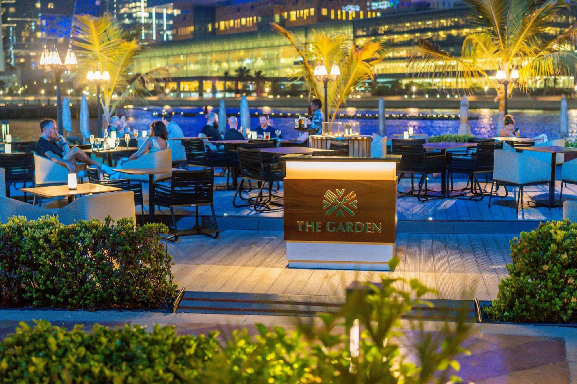 Beach Rotana - Абу Даби Екстериор снимка The Garden