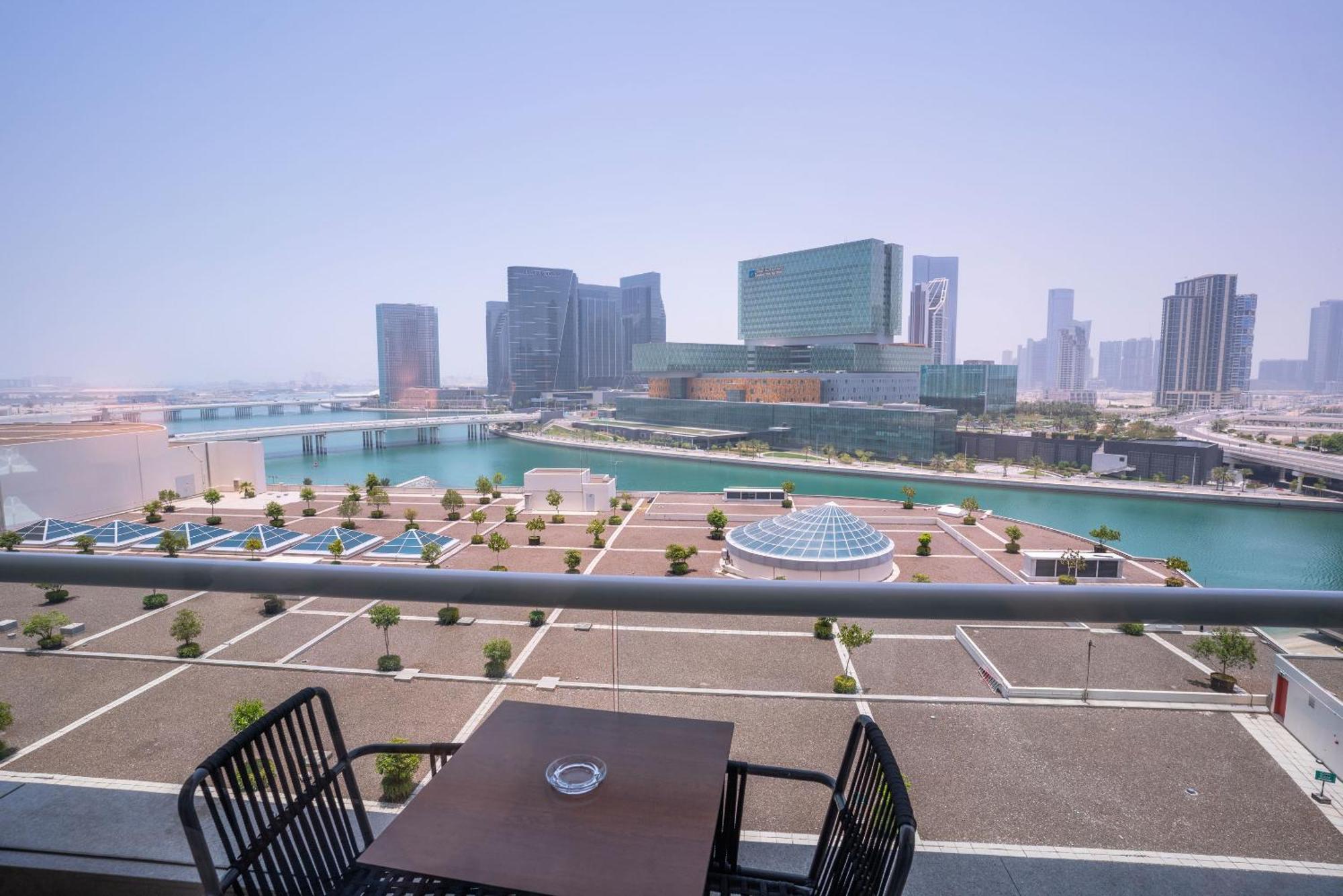 Beach Rotana - Абу Даби Стая снимка View of the Marina from the hotel