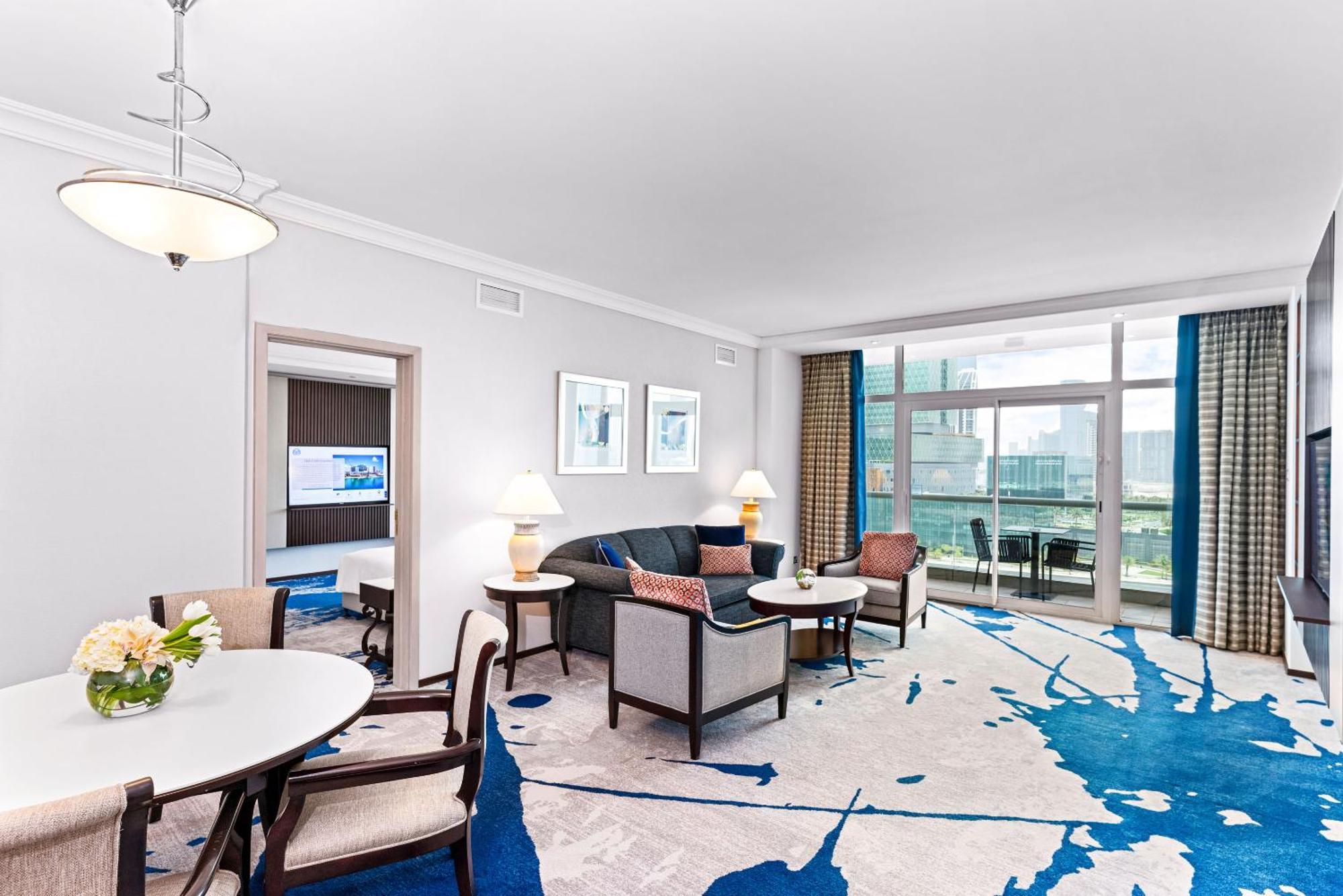 Beach Rotana - Абу Даби Екстериор снимка A suite at the Atlantis Paradise Island