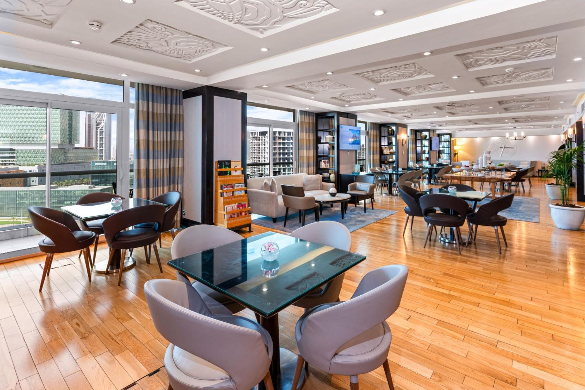 Beach Rotana - Абу Даби Екстериор снимка The lounge at the airport