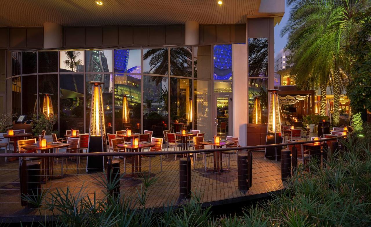 Beach Rotana - Абу Даби Екстериор снимка The Deck